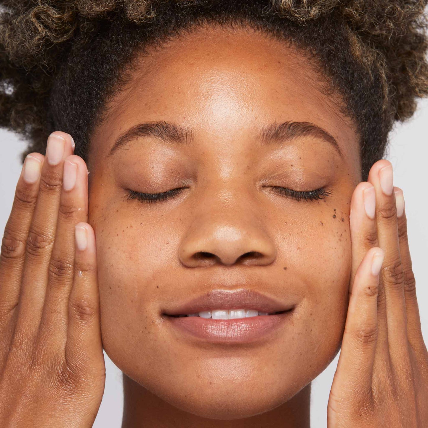 woman applying sound sleep cocoon 